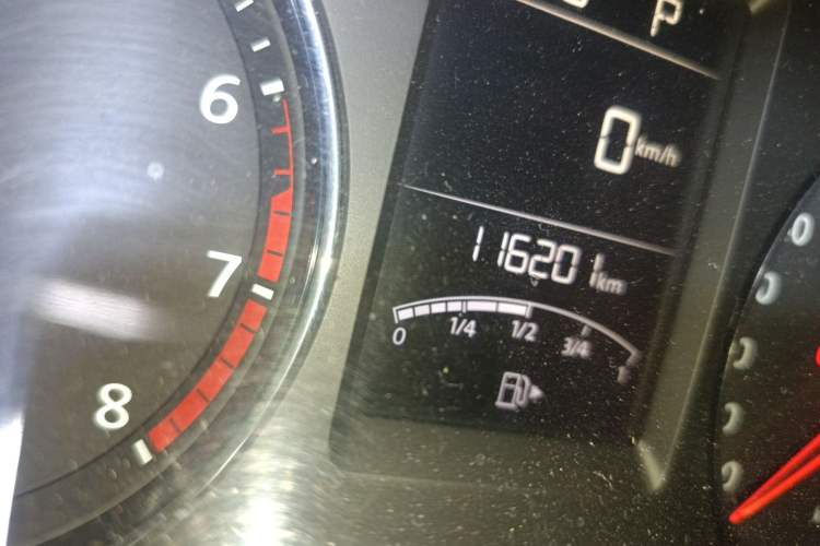Used Volkswagen Gran Lavida 2014 1.6L Automatic Sport Edition Odometer Close Up
