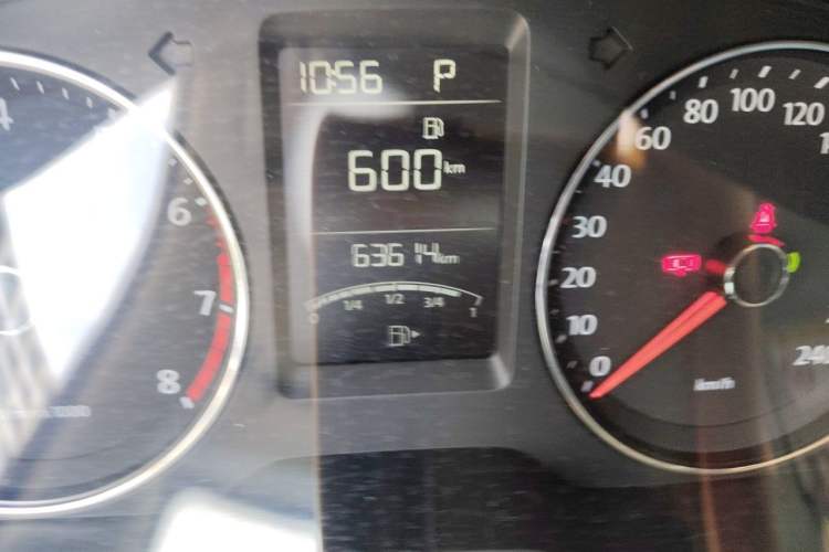 Used Volkswagen Gran Lavida 2014 1.6L Automatic Sport Edition Odometer Close Up