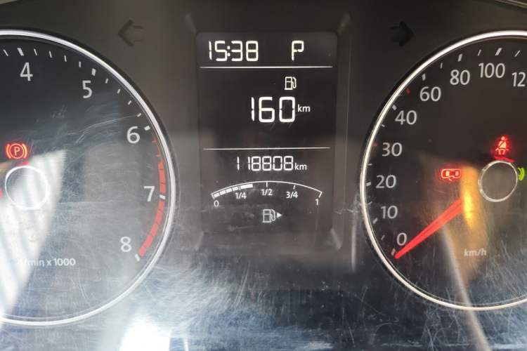 Used Volkswagen Gran Lavida 2014 1.6L Automatic Sport Edition Odometer Close Up