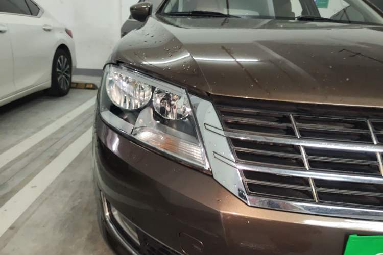 Used Volkswagen Gran Lavida 2014 1.6L Automatic Sport Edition Right Front Headlight
