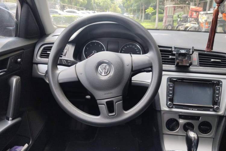 Used Volkswagen Gran Lavida 2014 1.6L Automatic Sport Edition Steering Wheel