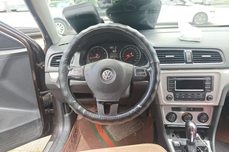 Used Volkswagen Gran Lavida 2014 1.6L Automatic Sport Edition Steering Wheel