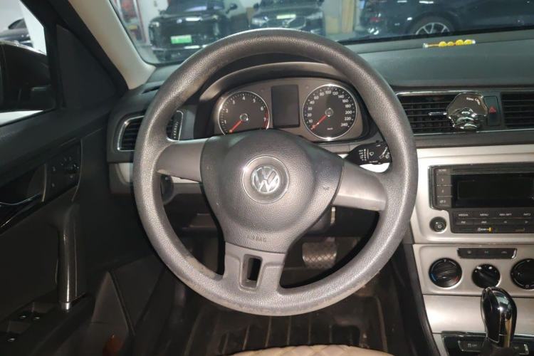 Used Volkswagen Gran Lavida 2014 1.6L Automatic Sport Edition Steering Wheel
