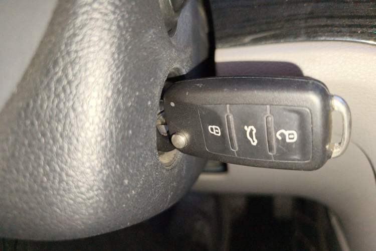 Used Volkswagen Gran Lavida 2014 1.6L Automatic Sport Edition Vehicle Key