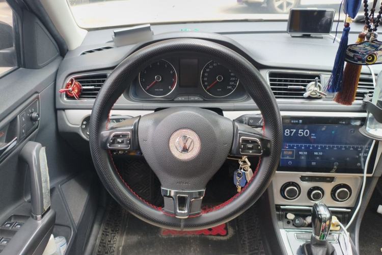 Used Volkswagen Gran Lavida 2014 1.4TSI Automatic Sport Edition Steering Wheel
