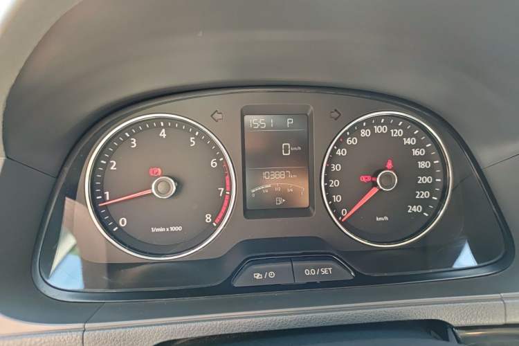 Used Volkswagen Gran Lavida 2014 1.6L Automatic Sport Edition Odometer Close Up