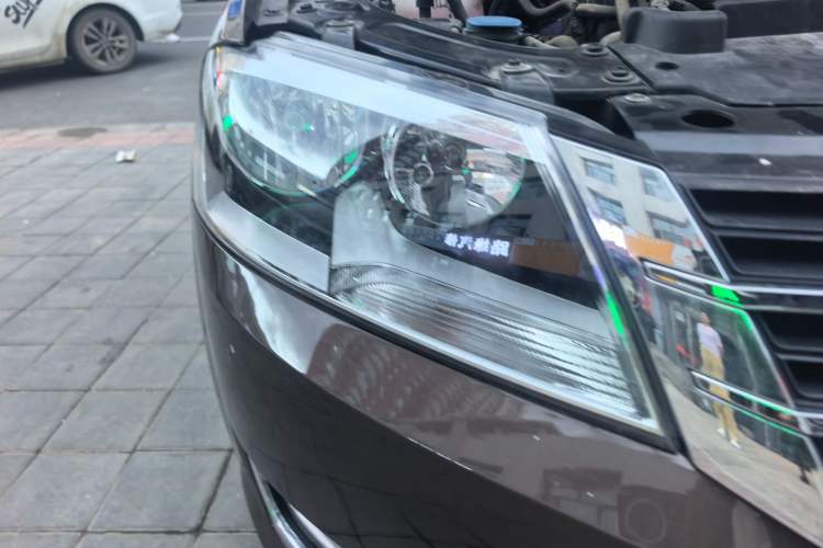 Used Volkswagen Gran Lavida 2014 1.4TSI Automatic Sport Edition Right Front Headlight