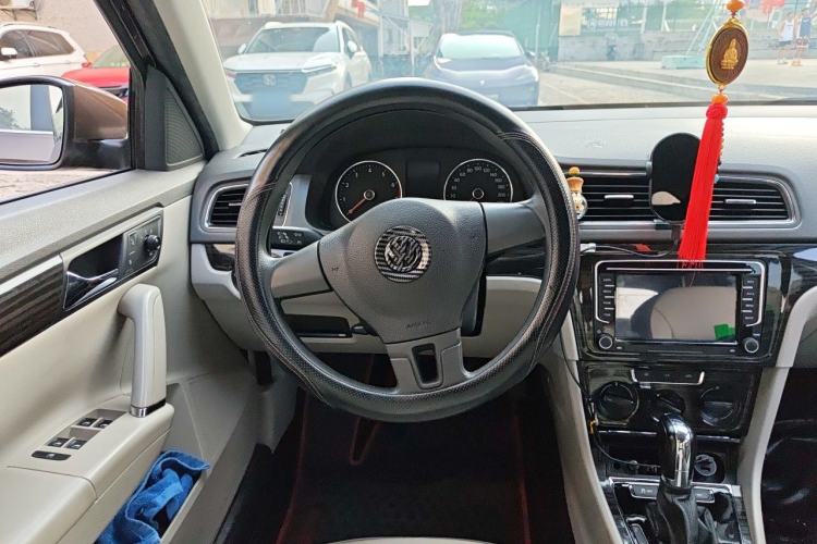 Used Volkswagen Gran Lavida 2014 1.6L Automatic Sport Edition Steering Wheel