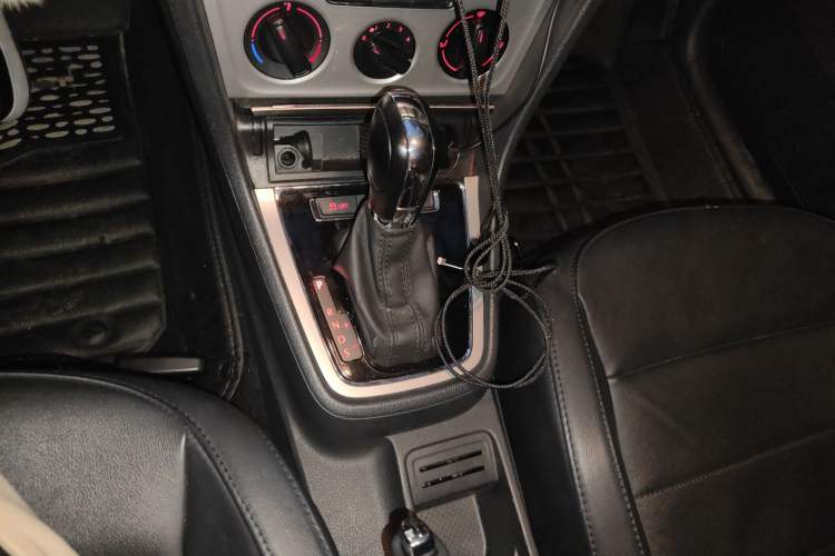 Used Volkswagen Gran Lavida 2014 1.6L Automatic Sport Edition Gear Lever