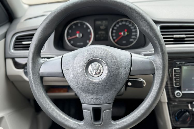Used Volkswagen Gran Lavida 2014 1.6L Automatic Sport Edition Interior 13