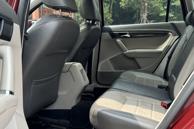 Used Volkswagen Gran Lavida 2014 1.6L Automatic Sport Edition Interior 14