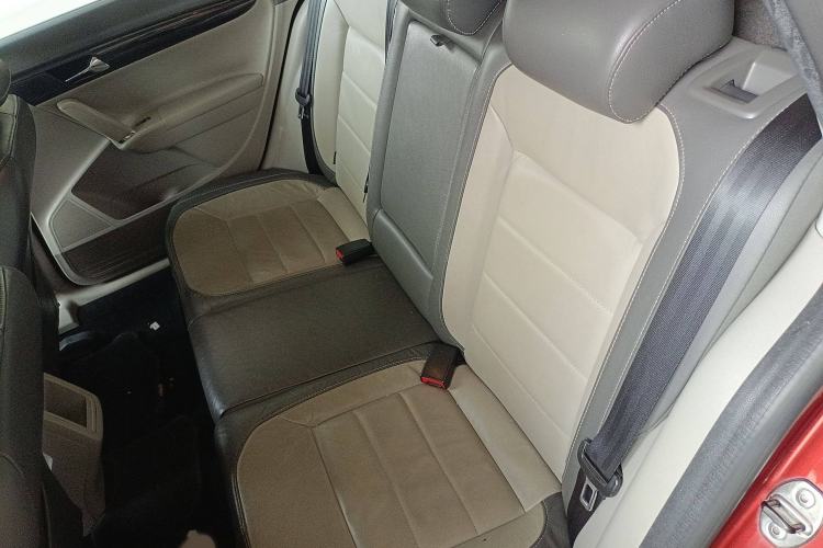 Used Volkswagen Gran Lavida 2014 1.6L Automatic Sport Edition Interior 3