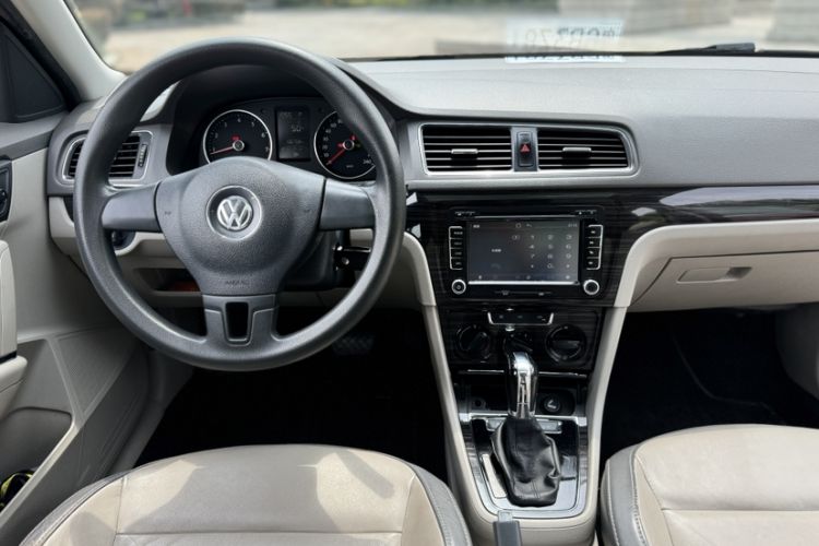 Used Volkswagen Gran Lavida 2014 1.6L Automatic Sport Edition Interior 8