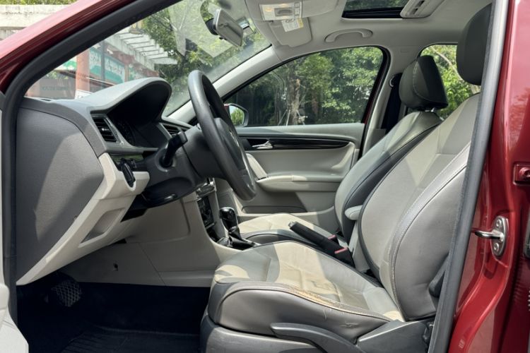 Used Volkswagen Gran Lavida 2014 1.6L Automatic Sport Edition Interior 9