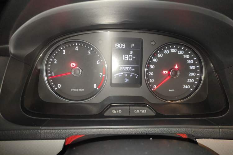Used Volkswagen Gran Lavida 2014 1.6L Automatic Sport Edition Odometer Close Up
