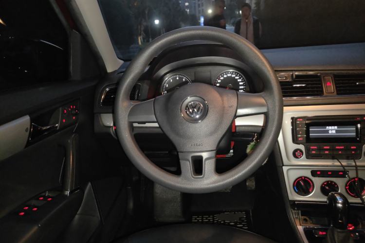 Used Volkswagen Gran Lavida 2014 1.6L Automatic Sport Edition Steering Wheel