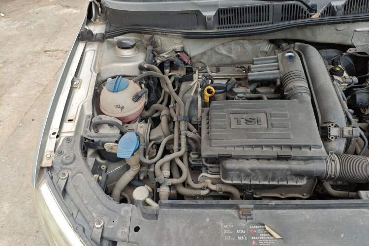Used Volkswagen Gran Lavida 2014 1.4TSI Automatic 30th Anniversary Edition Engine Bay Right
