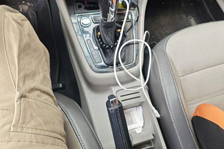 Used Volkswagen Gran Lavida 2014 1.4TSI Automatic 30th Anniversary Edition Gear Lever