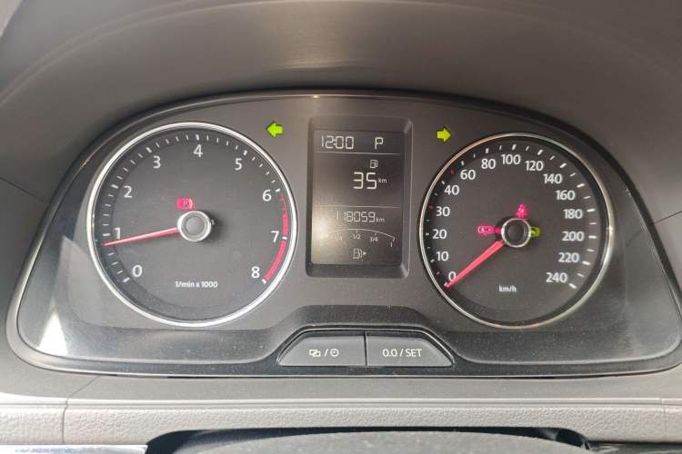 Used Volkswagen Gran Lavida 2014 1.4TSI Automatic 30th Anniversary Edition Odometer Close Up