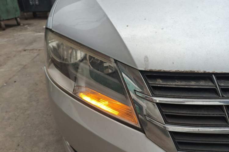Used Volkswagen Gran Lavida 2014 1.4TSI Automatic 30th Anniversary Edition Right Front Headlight