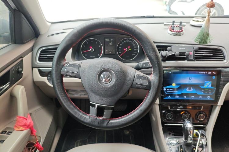 Used Volkswagen Gran Lavida 2014 1.4TSI Automatic 30th Anniversary Edition Steering Wheel