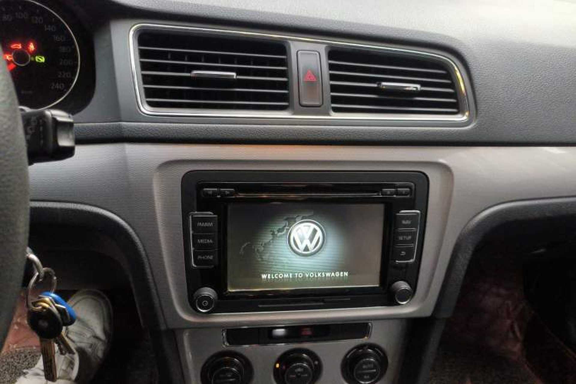 Used Volkswagen Gran Lavida 2014 1.4TSI Automatic 30th Anniversary Edition Audio And AC Panel