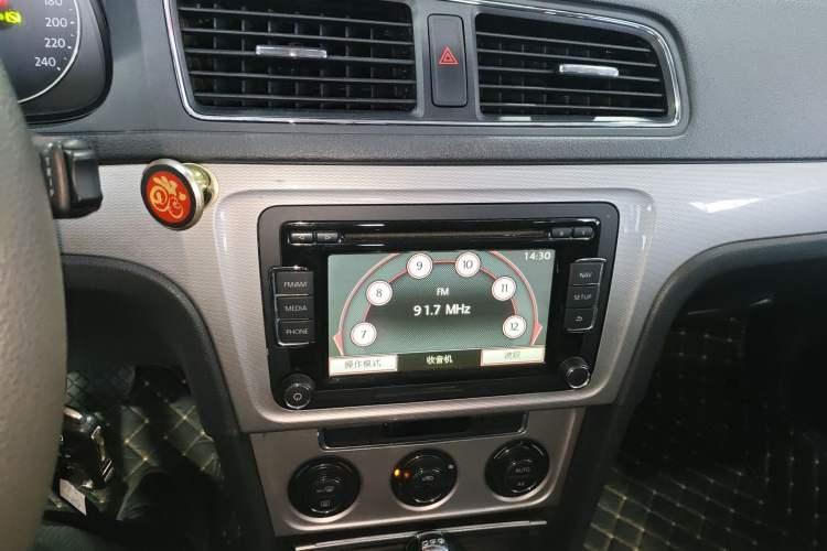 Used Volkswagen Gran Lavida 2014 1.4TSI Automatic 30th Anniversary Edition Audio And AC Panel