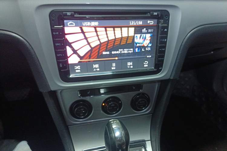Used Volkswagen Gran Lavida 2014 1.4TSI Automatic Sport Edition Audio And AC Panel