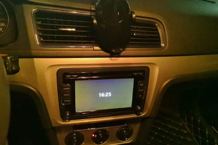 Used Volkswagen Gran Lavida 2014 1.4TSI Automatic 30th Anniversary Edition Audio And AC Panel