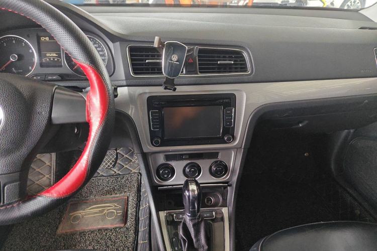 Used Volkswagen Gran Lavida 2014 1.4TSI Automatic 30th Anniversary Edition Audio And AC Panel