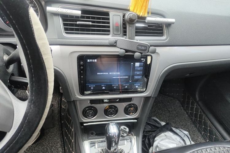 Used Volkswagen Gran Lavida 2014 1.4TSI Automatic 30th Anniversary Edition Audio And AC Panel