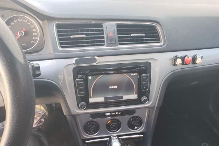 Used Volkswagen Gran Lavida 2014 1.4TSI Automatic 30th Anniversary Edition Audio And AC Panel