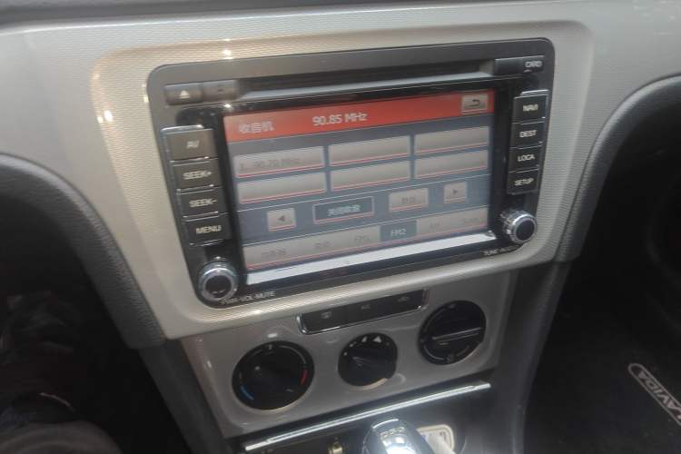 Used Volkswagen Gran Lavida 2014 1.4TSI Automatic Sport Edition Audio And AC Panel