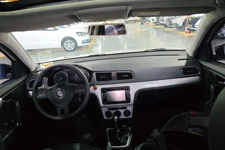 Used Volkswagen Gran Lavida 2014 1.4TSI Automatic 30th Anniversary Edition Center Console