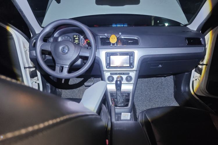 Used Volkswagen Gran Lavida 2014 1.4TSI Automatic 30th Anniversary Edition Center Console