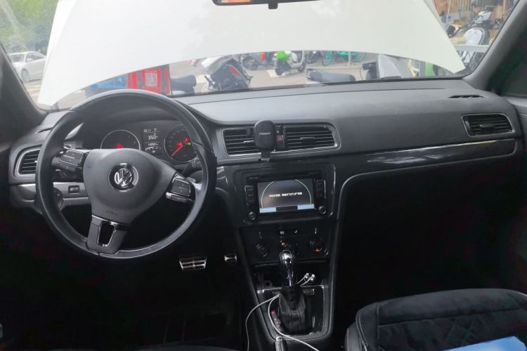 Used Volkswagen Gran Lavida 2014 1.4TSI Automatic Sport Edition Center Console