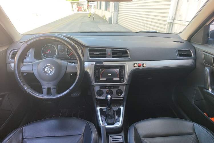 Used Volkswagen Gran Lavida 2014 1.4TSI Automatic 30th Anniversary Edition Center Console