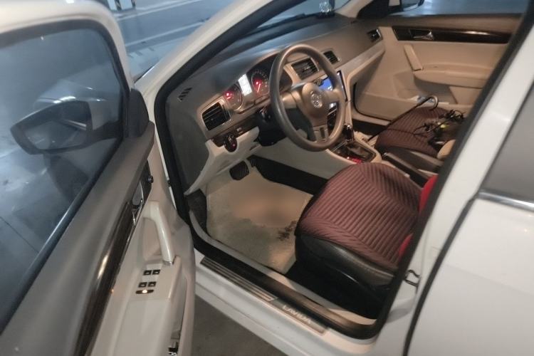 Used Volkswagen Gran Lavida 2014 1.6L Automatic Sport Edition Driver Seat