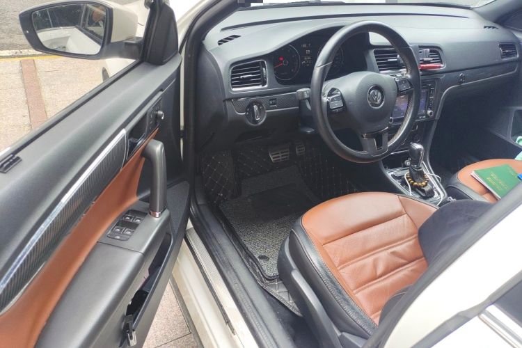 Used Volkswagen Gran Lavida 2014 1.6L Automatic Sport Edition Driver Seat