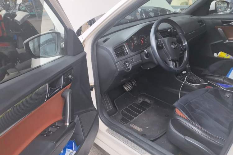 Used Volkswagen Gran Lavida 2014 1.4TSI Automatic Sport Edition Driver Seat