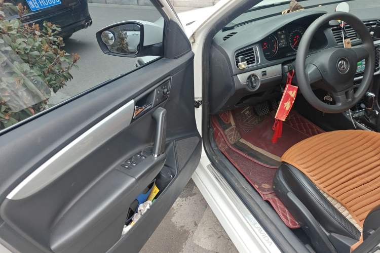 Used Volkswagen Gran Lavida 2014 1.6L Automatic Sport Edition Driver Seat