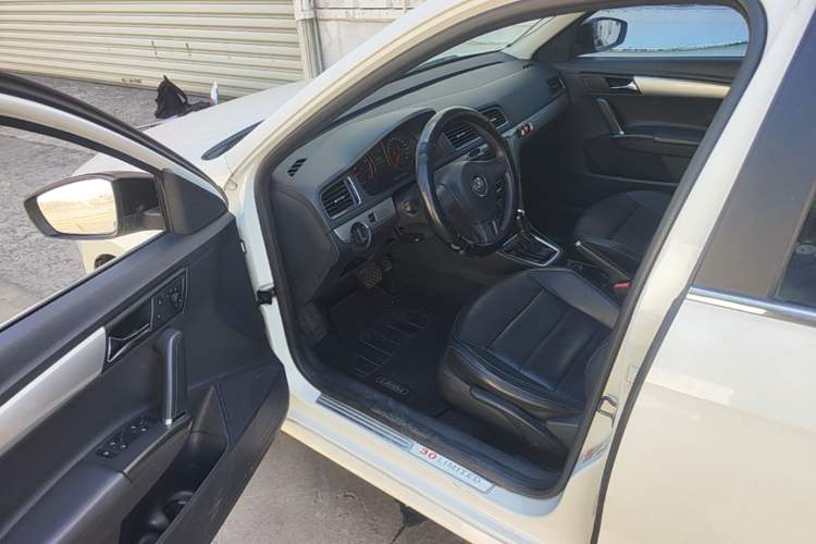 Used Volkswagen Gran Lavida 2014 1.4TSI Automatic 30th Anniversary Edition Driver Seat