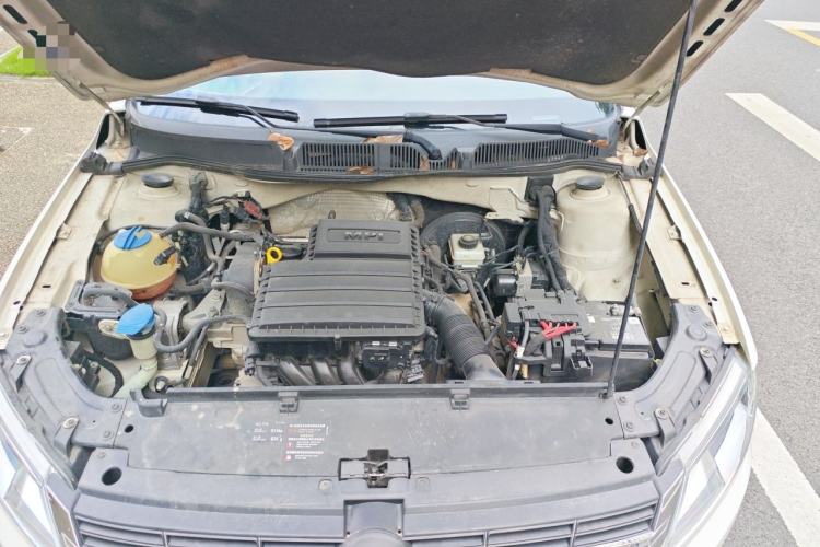 Used Volkswagen Gran Lavida 2014 1.6L Automatic Sport Edition Engine Bay