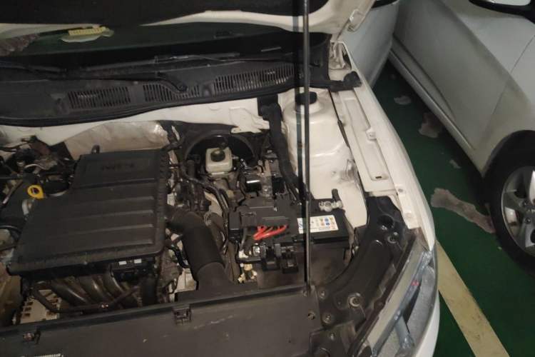 Used Volkswagen Gran Lavida 2014 1.6L Automatic Sport Edition Engine Bay Left