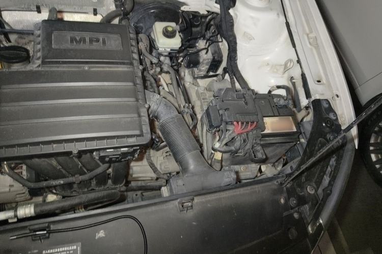 Used Volkswagen Gran Lavida 2014 1.6L Automatic Sport Edition Engine Bay Left