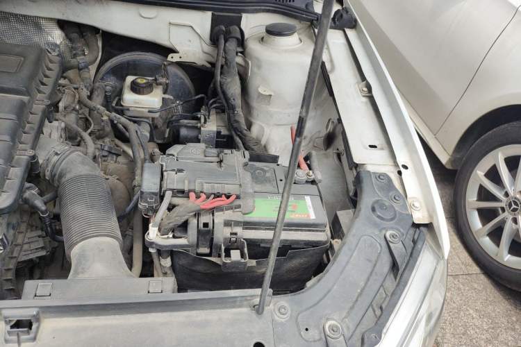 Used Volkswagen Gran Lavida 2014 1.6L Automatic Sport Edition Engine Bay Left