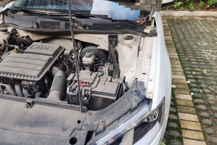 Used Volkswagen Gran Lavida 2014 1.6L Automatic Sport Edition Engine Bay Left