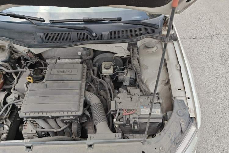 Used Volkswagen Gran Lavida 2014 1.6L Automatic Sport Edition Engine Bay Left