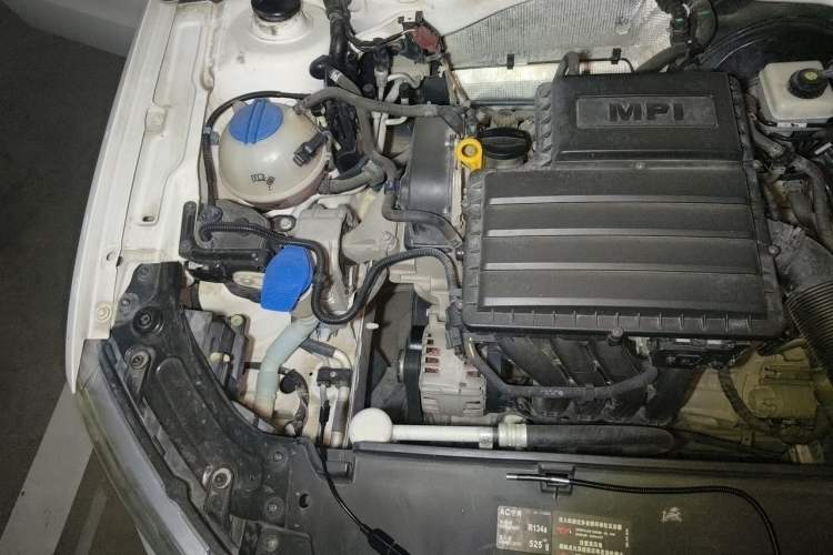 Used Volkswagen Gran Lavida 2014 1.6L Automatic Sport Edition Engine Bay Right