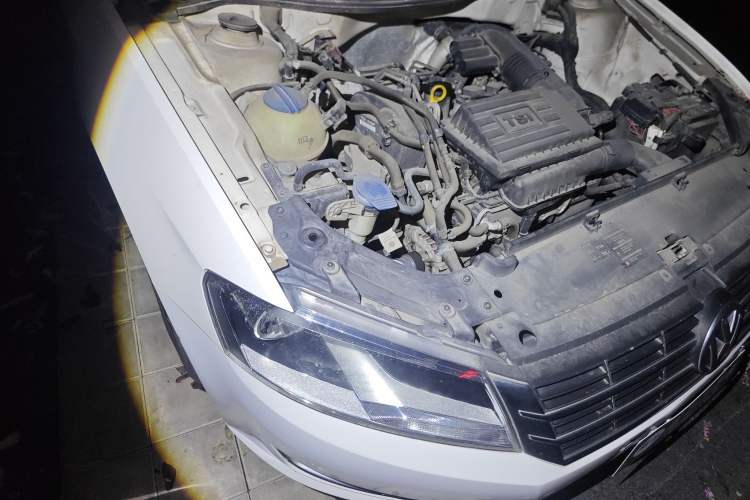Used Volkswagen Gran Lavida 2014 1.4TSI Automatic 30th Anniversary Edition Engine Bay Right
